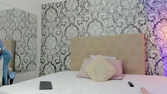 Stefany Serna online show from July 19, 8:44 pm
