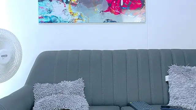 Siri Luxx online show from June 9, 1:21 pm