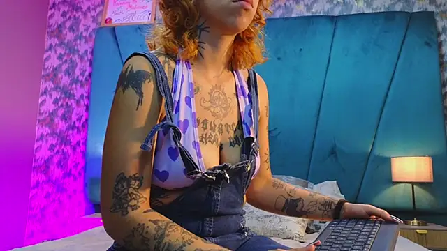 julimonroe  online show from July 17, 4:06 am