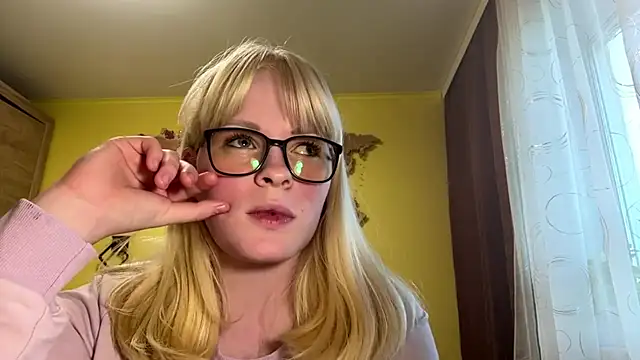 LeslyKelly online show from June 3, 4:12 pm