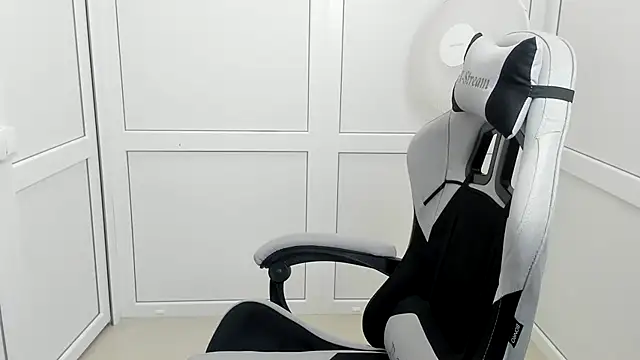 Vanilla Vixen online show from June 23, 5:49 am