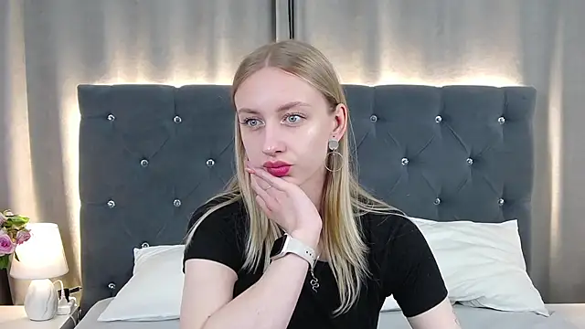 LirienVexx online show from June 7, 6:31 am