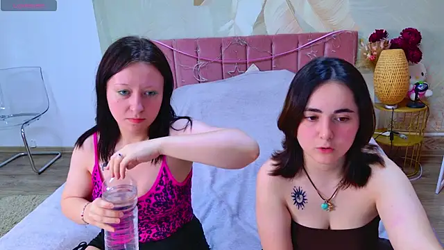 RuthHalll online show from June 7, 10:22 am