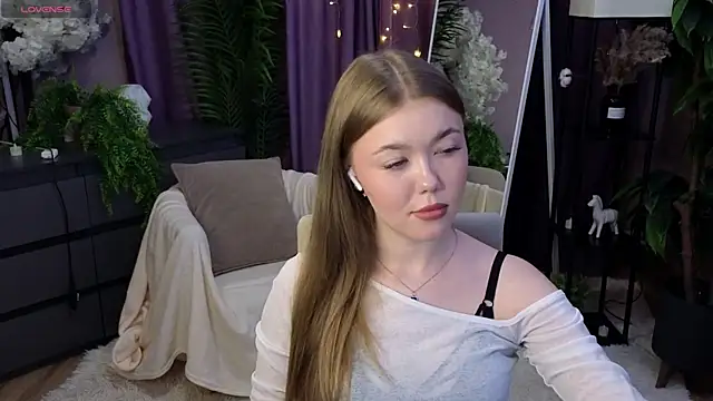 Lina deels online show from June 21, 7:29 pm