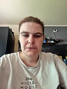 GoldenWifee online show from June 5, 2:34 pm