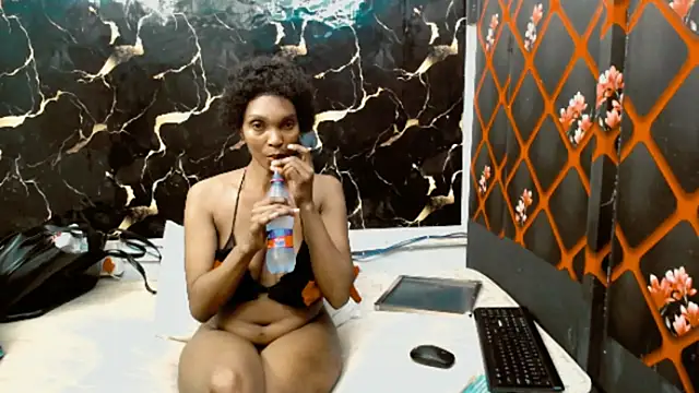 Caramelminxx  online show from July 10, 8:48 am