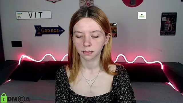 CarolInWonderland online show from June 29, 6:42 am