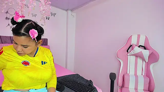 NahomyEvans online show from June 17, 12:39 pm