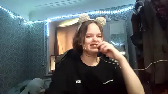 FlirtingAdele 1 online show from June 18, 9:14 am