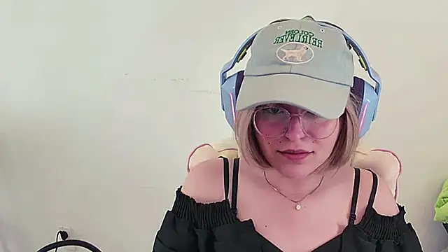 PinkMoonBaby online show from June 6, 7:25 am