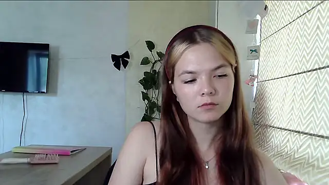 AvrilGillig online show from July 15, 7:35 am