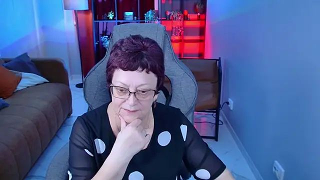 IsoldeMirevain online show from June 14, 8:36 am