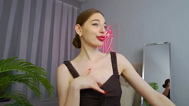 NicolSkye online show from June 26, 2:40 pm