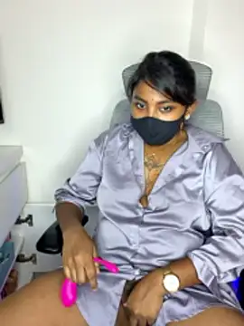 I am amisha online show from June 11, 9:33 pm