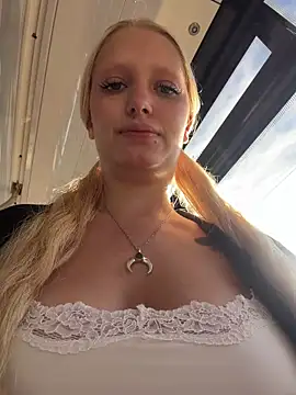 Elfi InPublic online show from July 3, 4:18 am