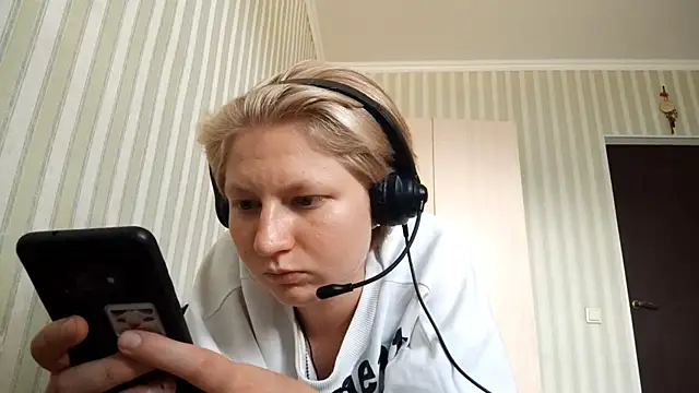 JennyShortcut online show from June 18, 12:43 pm