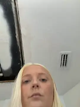 Blondebarbie21 online show from June 22, 2:14 pm