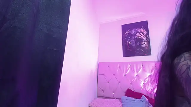 sweethornyXXX online show from July 3, 9:43 pm