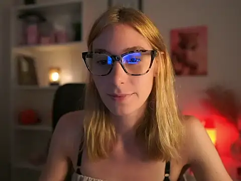 RachelMoore18 online show from July 8, 7:54 am