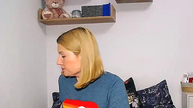 alisenties online show from December 18, 3:39 pm