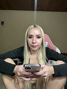 blondebarbiee online show from July 17, 10:13 pm
