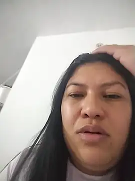 vaalentina cortes online show from July 18, 2:37 am