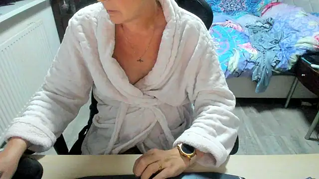 minoesje37 online show from October 7, 7:40 pm