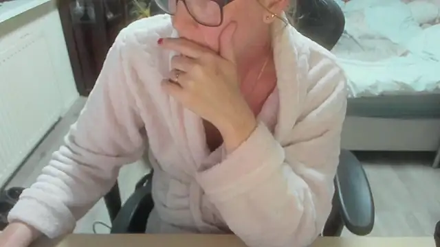 minoesje37 online show from March 26, 8:21 pm