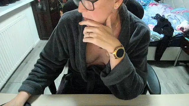 minoesje37 online show from November 9, 8:16 pm