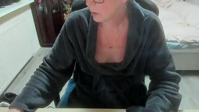 minoesje37 online show from February 23, 8:19 pm