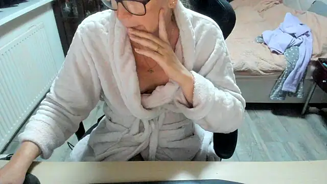 minoesje37 online show from October 16, 7:49 pm