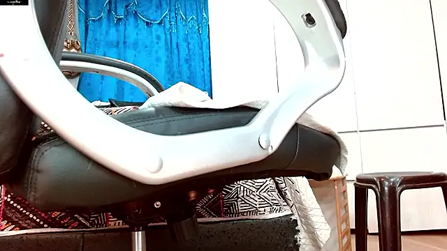 khloeHermaprodit3 online show from February 19, 9:02 pm