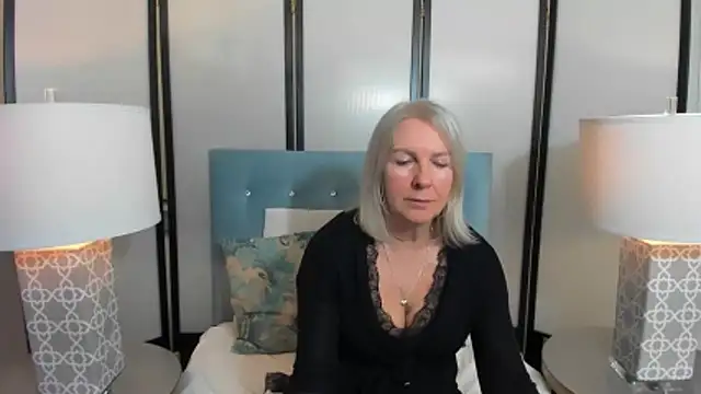 EricaTop online show from April 1, 7:00 pm