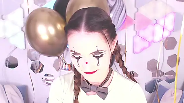 LexiKiss online show from September 13, 6:32 am