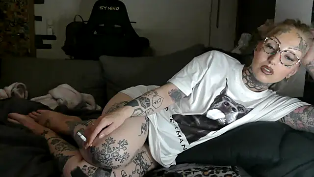 RoxxyInk online show from April 20, 10:46 pm