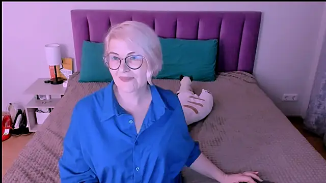 sabrinamacmarren online show from September 30, 7:30 pm