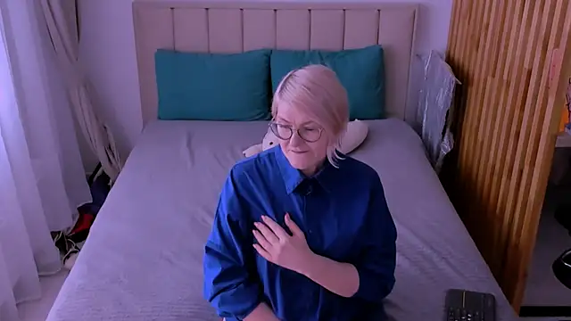 sabrinamacmarren online show from March 8, 9:35 am