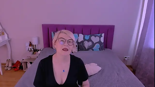 sabrinamacmarren online show from February 5, 7:55 am