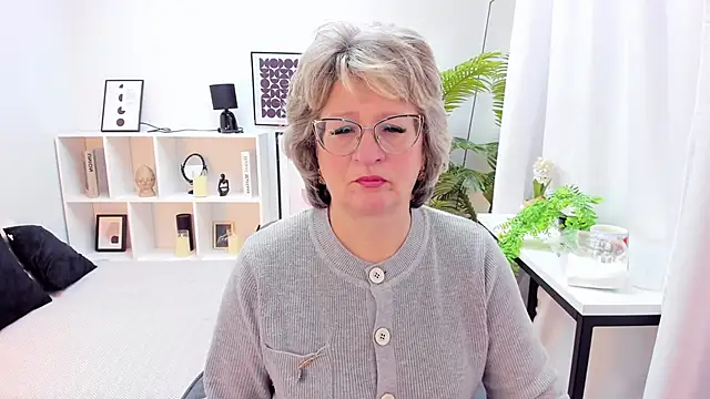 EvelynJoyful online show from November 17, 5:19 am