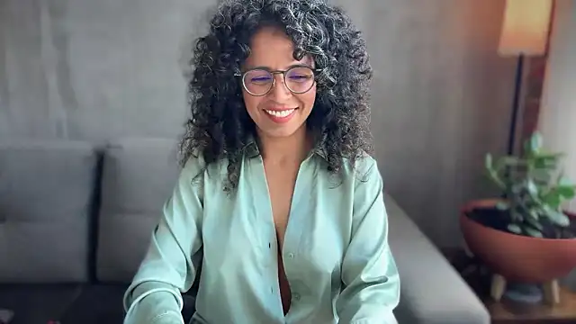 illaroom online show from October 6, 8:24 pm