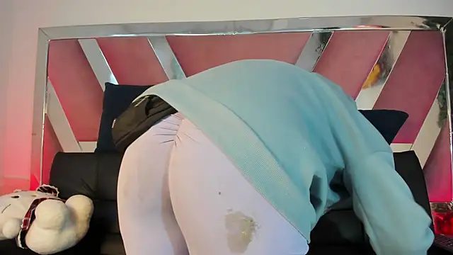 AbbyTaylorr online show from November 7, 2:00 pm