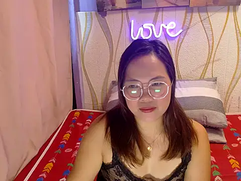 BURBERRY69 online show from March 1, 11:48 pm