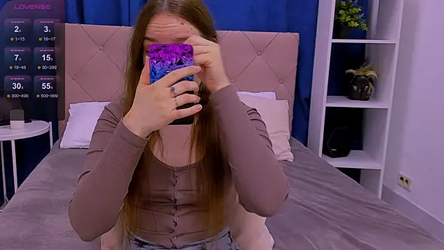 Janie JJ Curvie online show from March 24, 1:55 am