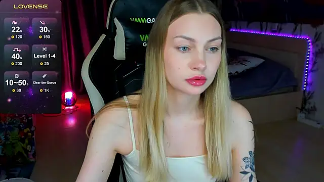 BiMolly online show from November 18, 7:48 pm