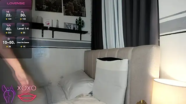 VictoriaWintour online show from March 24, 2:44 pm