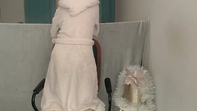 LuxuryNika online show from February 7, 8:45 pm