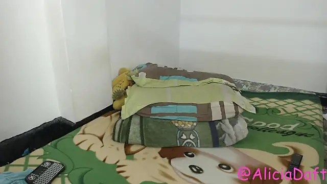 Smoke trip Alicia online show from April 11, 6:30 am