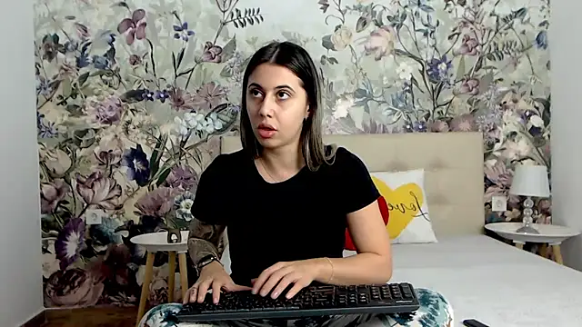 RoseDiamond06 online show from October 5, 6:46 pm