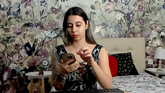 RoseDiamond06 online show from October 14, 1:46 pm