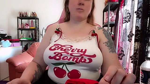 kisicaxx online show from April 6, 8:48 am